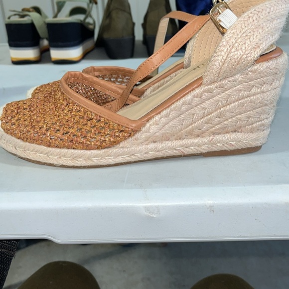 She & In, size 8, beige - Picture 2 of 3